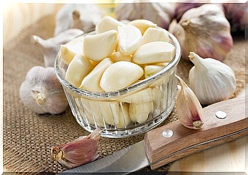 Garlic in natural remedies for warts