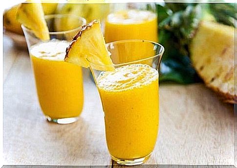 Fruit juices to treat water retention