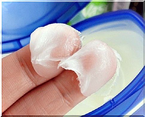 20 uses of Vaseline in cosmetics