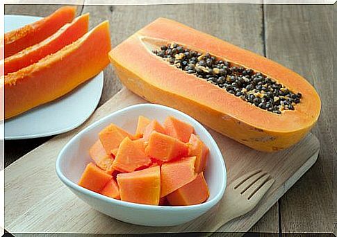 Benefits offered by papaya when this fruit is eaten raw