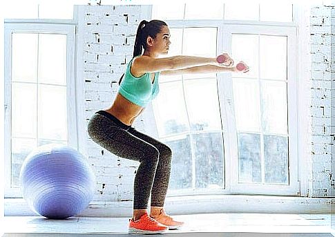 Classic knee bends on the list of exercises for toning the thighs 