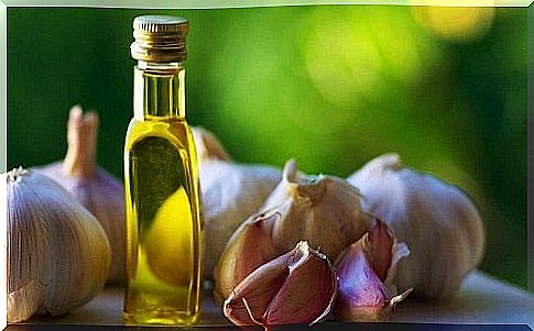 Garlic included in natural treatments for thicker eyebrows