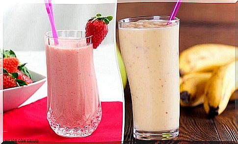 5 smoothies with bananas and strawberries