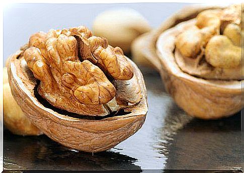 Walnuts on the list of foods rich in melatonin