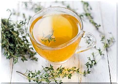 Natural remedies for pharyngitis such as thyme tea