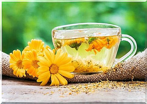 Natural remedies for pharyngitis such as marigold tea