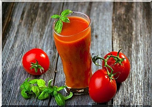 Tomato juice on the list of natural remedies for pharyngitis