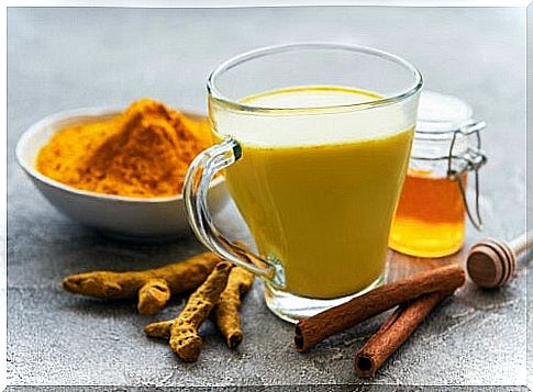 An incredibly healthy natural remedy: turmeric with honey