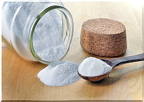 Methods by which baking soda whitens laundry