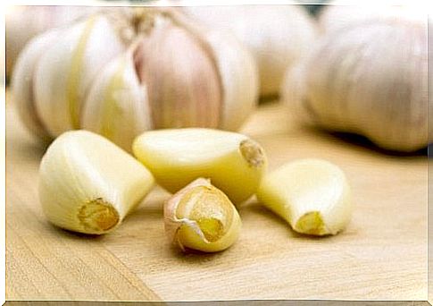 Daily consumption of natural garlic