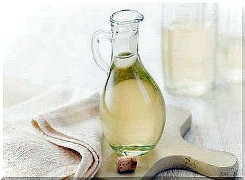 Distilled white vinegar: 6 incredible uses