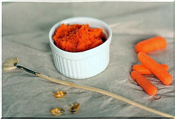 Make a carrot and orange face mask