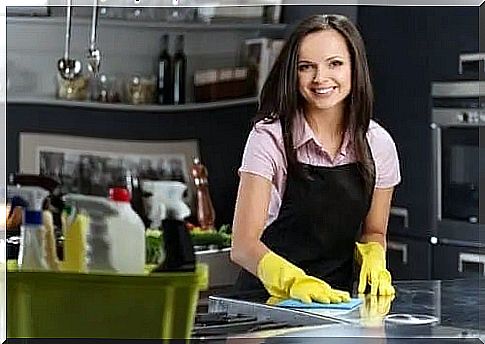 Woman who knows how to remove any stain with degreaser