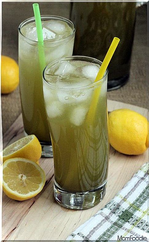 Lemonade with green tea for slimming and slimming the waist