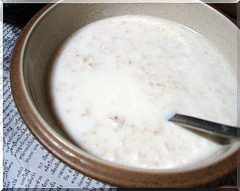 Eat oatmeal with milk for breakfast