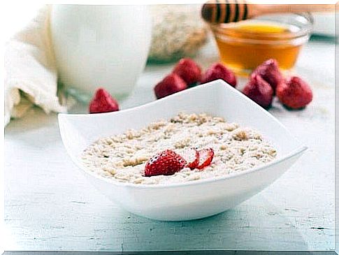 Oatmeal for breakfast: 10 healthy recipes