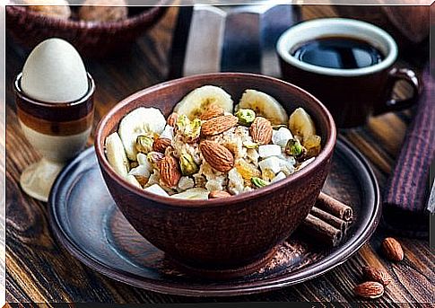 Oatmeal for breakfast with almonds and pistachios