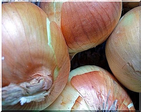 Onions are among the best remedies for pigment spots 