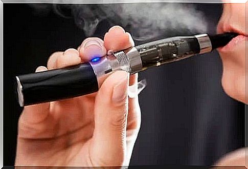 Risks of using electronic cigarettes