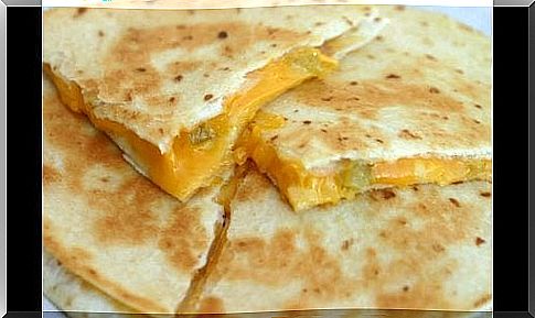 Vegetarian quesadilla with mango