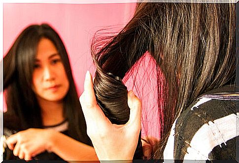 Girl using masks for curly hair