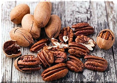 Tricks to eliminate abdominal fat such as eating nuts