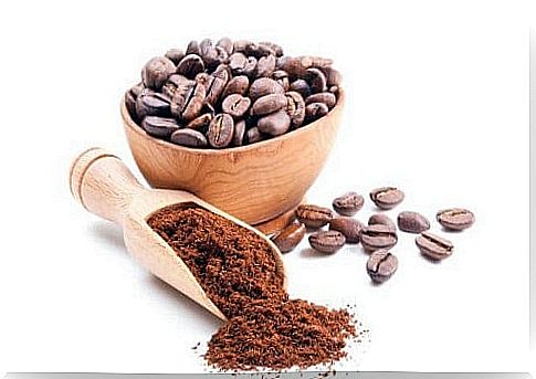 Unpleasant odors in the kitchen prevented by coffee beans