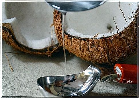 How to consume coconut water for hypothyroidism