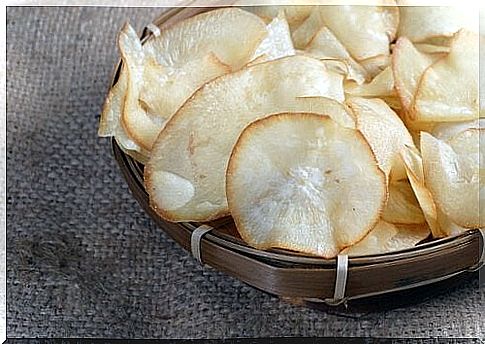 Vegetable chips prepared with yucca