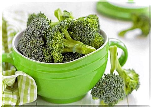 Recipes for vegetable chips such as broccoli