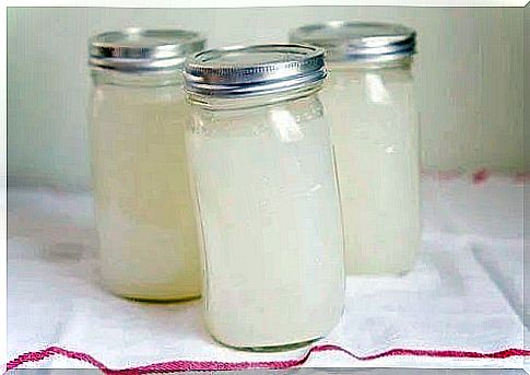 Jars containing water kefir