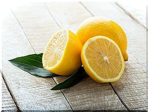 Lemon for whitening the skin in the groin area