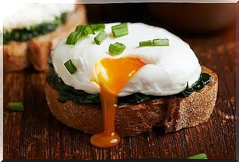 Egg laid on a slice of bread