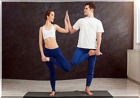 Yoga for couples strengthens your relationship